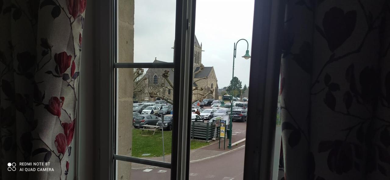 Gite De La Place De L'Eglise Sainte-Mère-Église Exterior foto